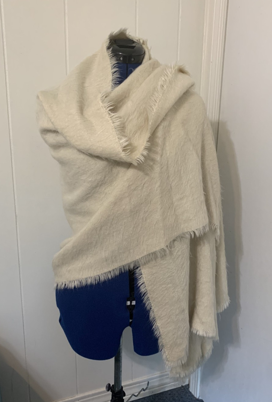 Free People Oversized Ladies Fuzzy Cream Blanket Scarf 82 x 30 in. Cozy Soft